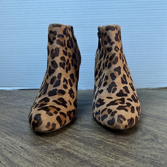 Adrienne Vittadini Sarah Leopard Wedge Ankle Boots Calf Hair Booties Size 8 - Picture 5 of 15